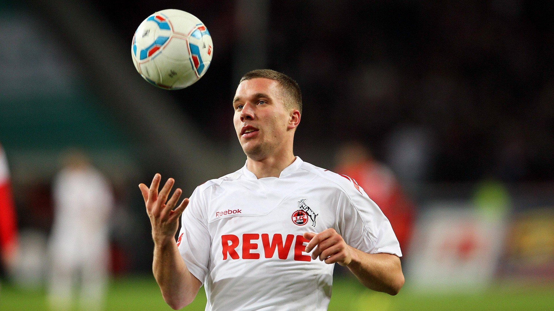 Stadium of the Future：未来足球场的科技革新，足球的未来发展会怎样